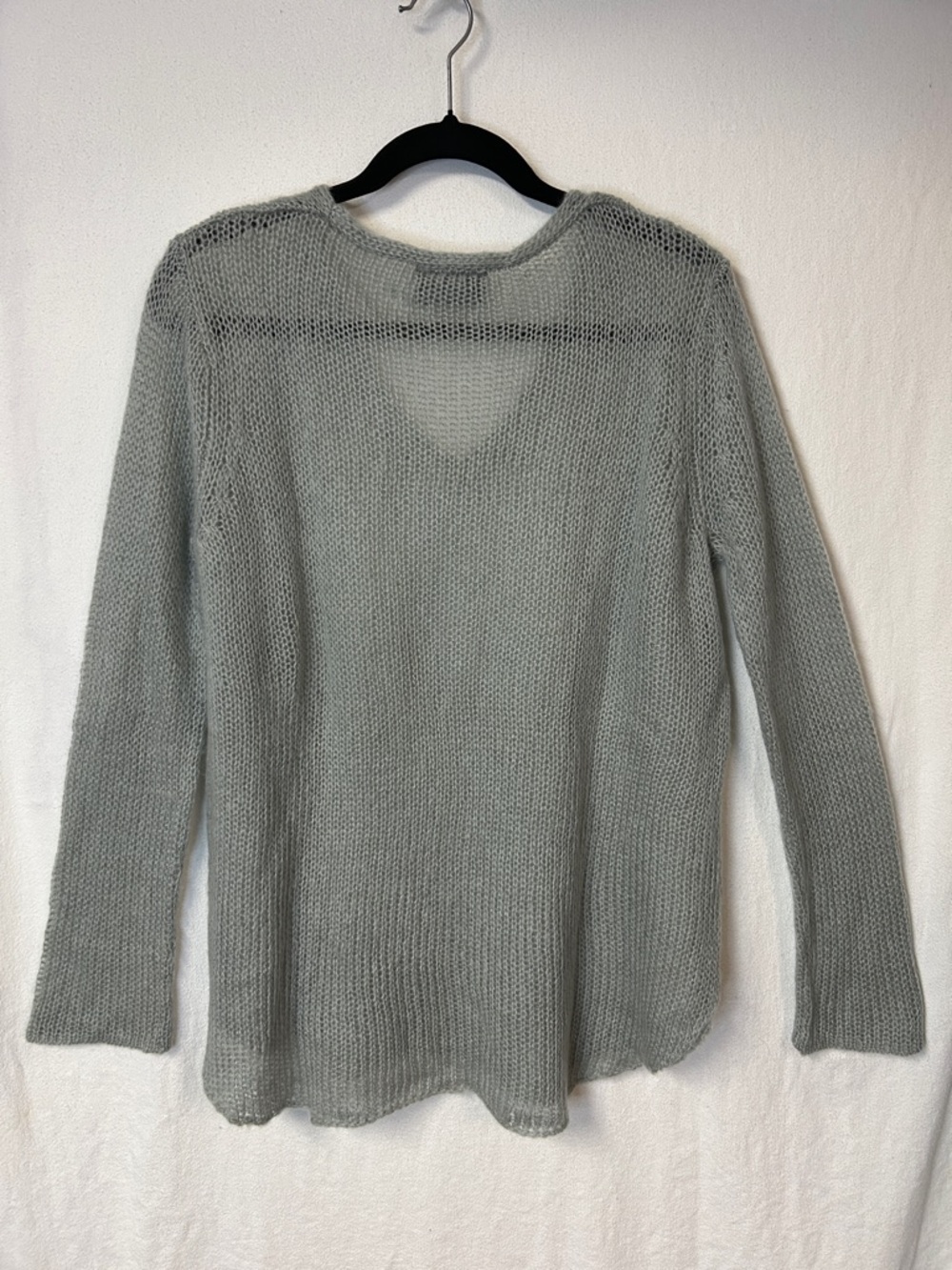 Wooden Ships Women’s Light Gray V-Neck Sweater Size M Mohair/Wool Blend - Picture 9 of 11